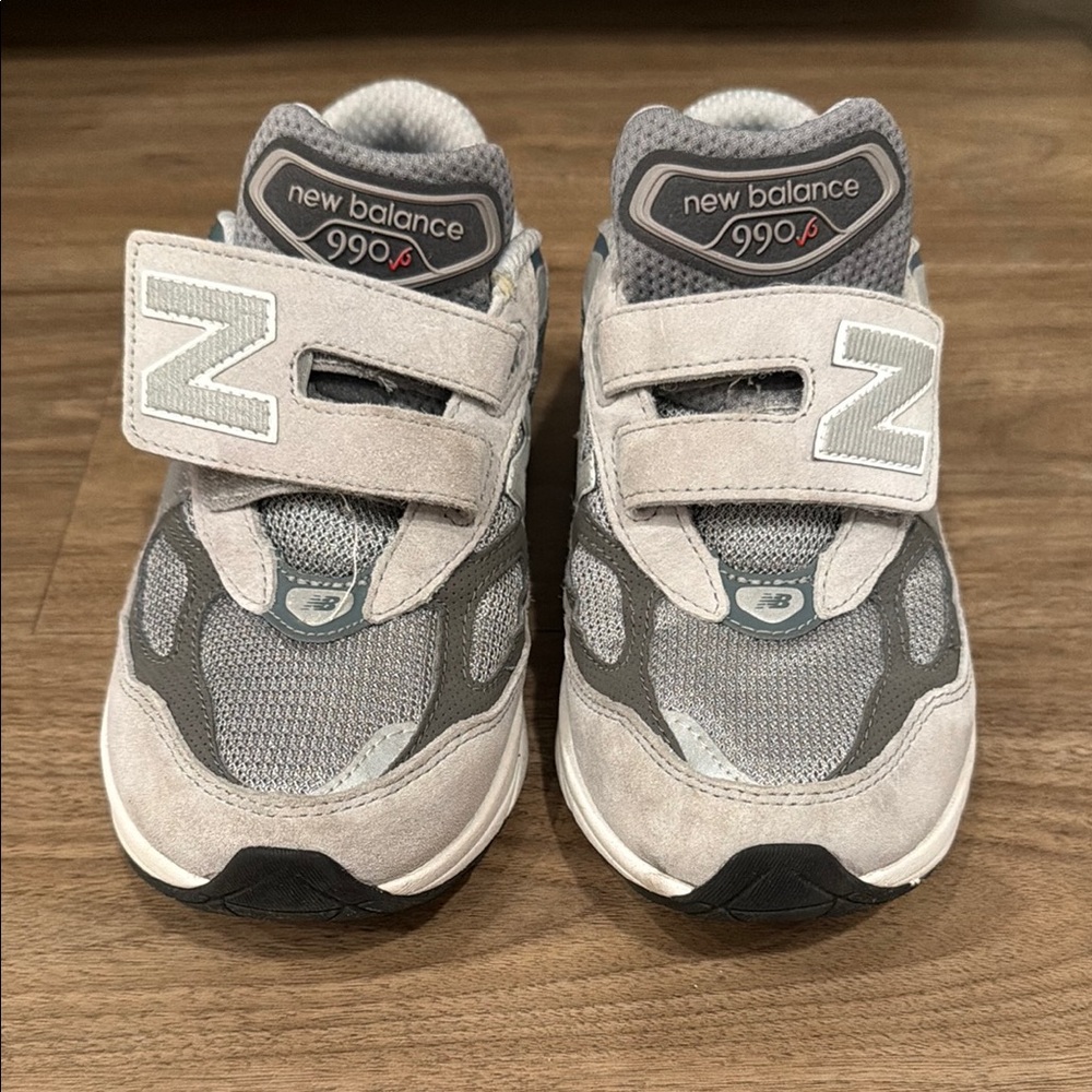 New Balance Kids' Gray and White Sneakers pv990gl6 xw size 2.5